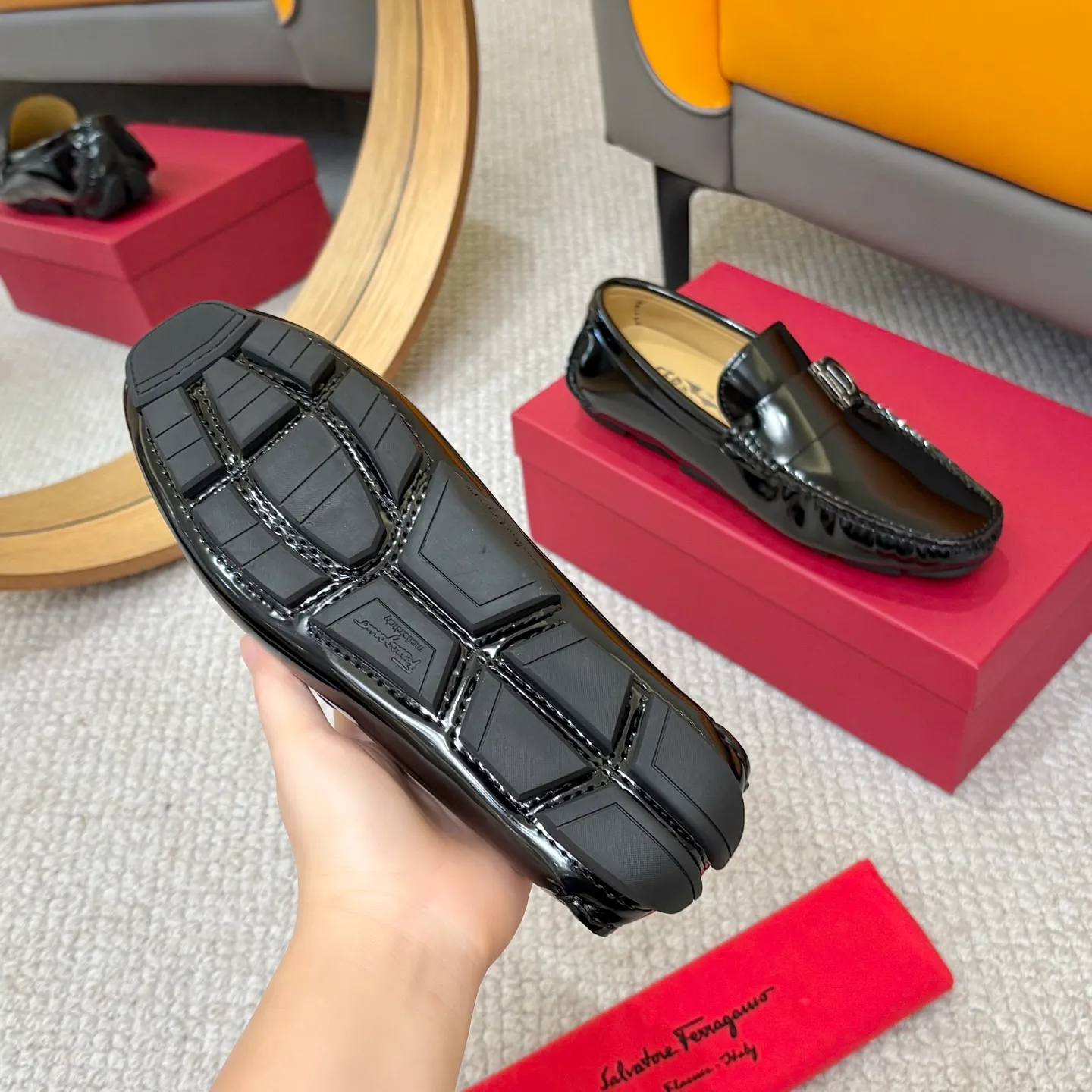 Men's men's shoes 💰420 (Yangli) Ferragamo 〰Ferragamo 2⃣️0⃣️2⃣️5️⃣ New series 👊🏻 Upper 🇮🇹 Italian imported calfskin, original outsole molding. Water-dyed sheepskin lining. The identity of every successful man is set off, and the upper and lower shoes are elegant and stable🚶🏻🚶🏻The high-end custom counter original replica is an eternal classic🔍️Number of codes: 38-46 with counter packaging